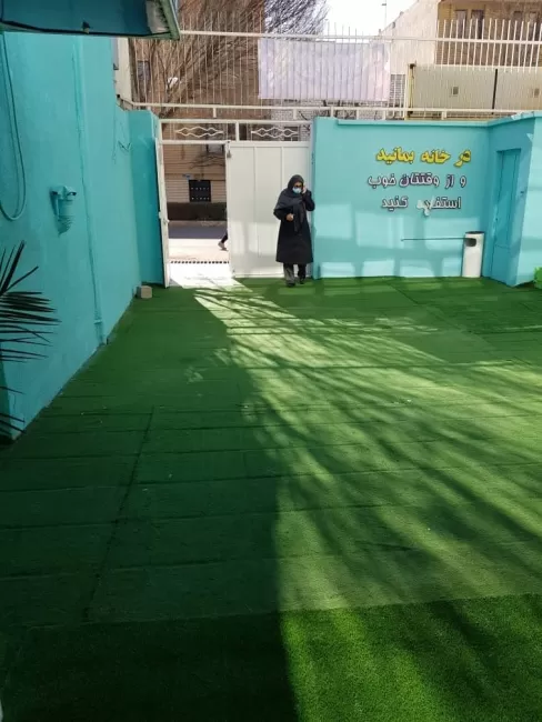 چمن مصنوعی حیاط مدرسه نخبگان قزوین